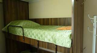 Хостел Хостел Сова Лазаревское Кровать в общем 6-местном номере для мужчин и женщин-17