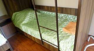 Хостел Хостел Сова Лазаревское Кровать в общем 6-местном номере для мужчин и женщин-18