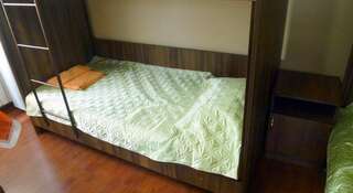 Хостел Хостел Сова Лазаревское Кровать в общем 6-местном номере для мужчин и женщин-19
