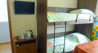 Хостел Хостел Сова Лазаревское Кровать в общем 6-местном номере для мужчин и женщин-12