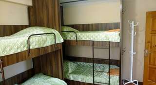 Хостел Хостел Сова Лазаревское Кровать в общем 6-местном номере для мужчин и женщин-16