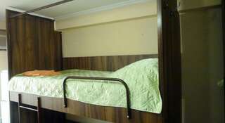 Хостел Хостел Сова Лазаревское Кровать в общем 6-местном номере для мужчин и женщин-20